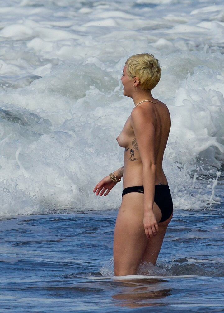 miley-cyrus gallery photo #2366