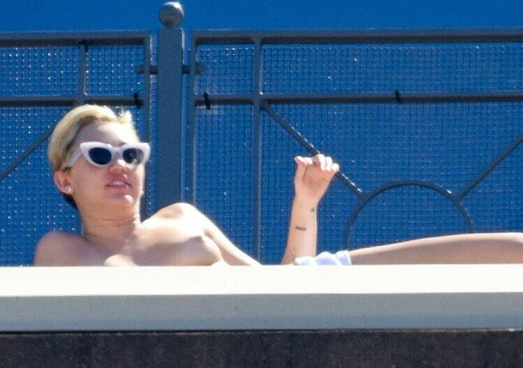 miley-cyrus gallery photo #2371