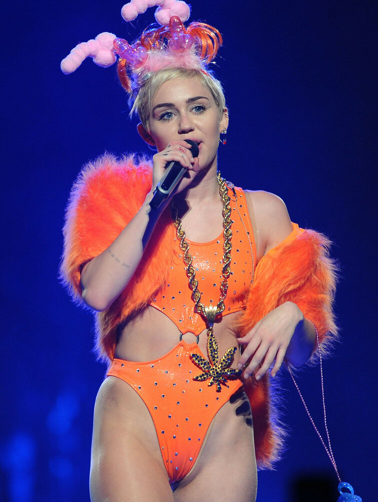 miley-cyrus gallery photo #2378