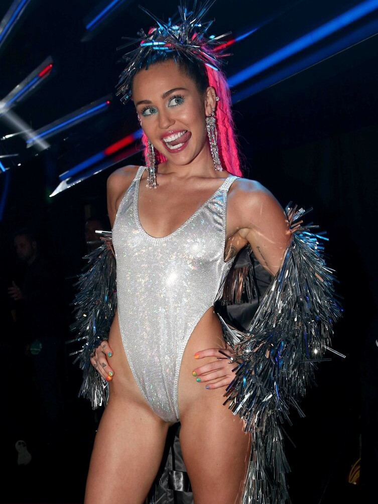 miley-cyrus Nude Leaks OnlyFans Photos #2391 - LeakJerk