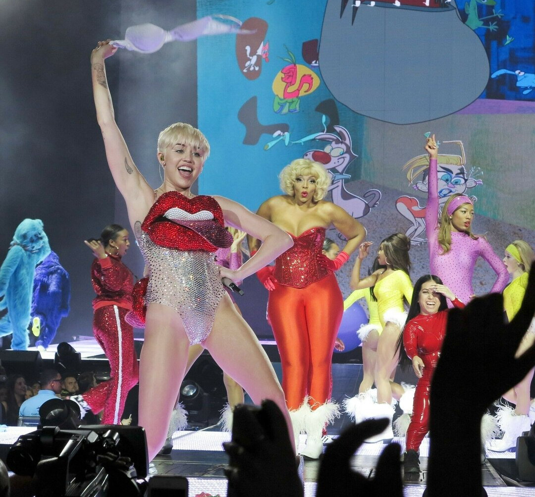 miley-cyrus Nude Leaks OnlyFans Photos #2529 - LeakJerk