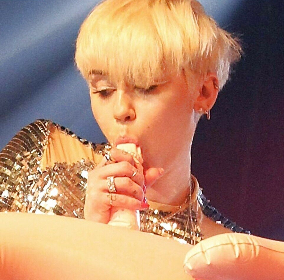 miley-cyrus Nude Leaks OnlyFans Photos #2541 - LeakJerk