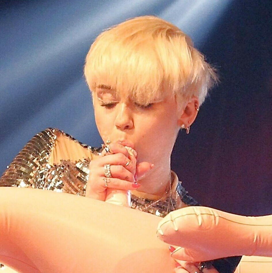 miley-cyrus Nude Leaks OnlyFans Photos #2542 - LeakJerk