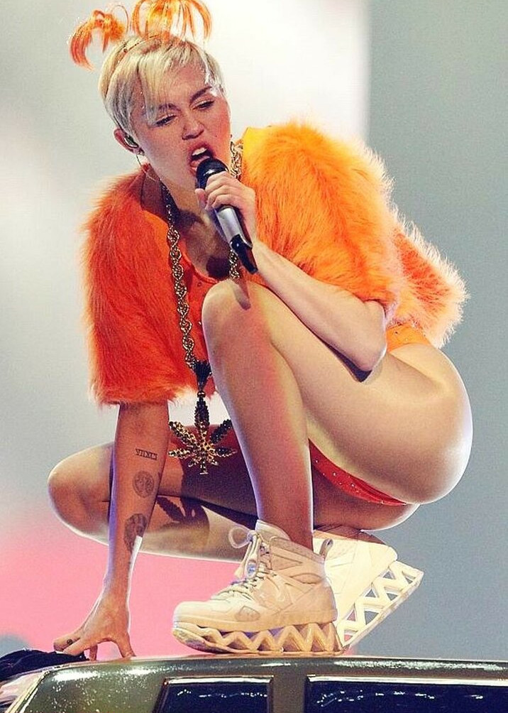 miley-cyrus Nude Leaks OnlyFans Photos #2606 - LeakJerk