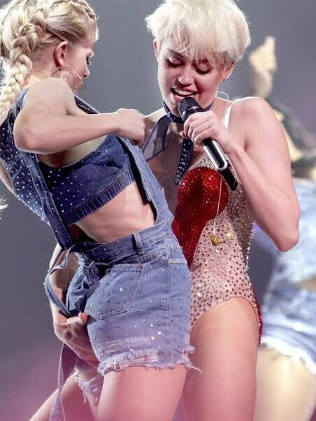 miley-cyrus Nude Leaks OnlyFans Photos #2613 - LeakJerk