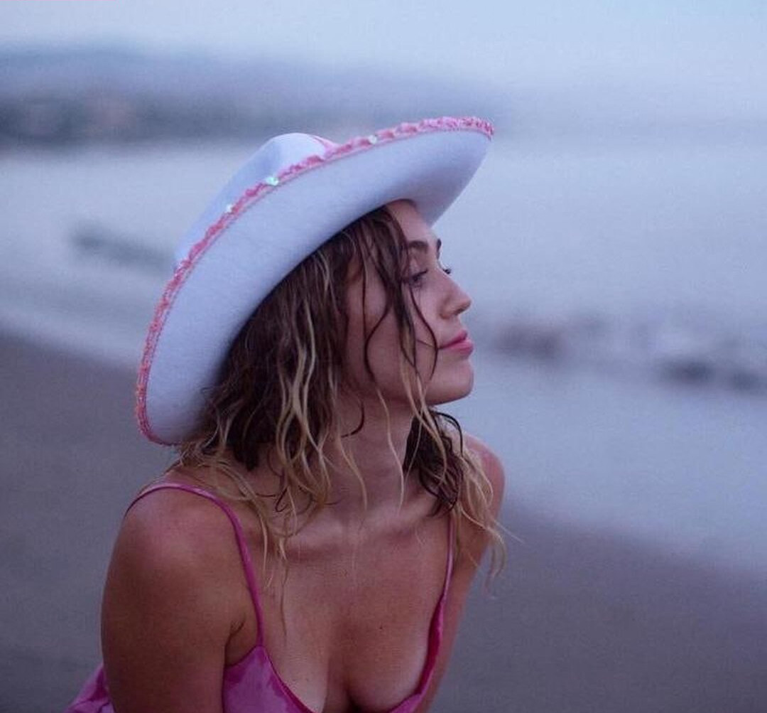 miley-cyrus Nude Leaks OnlyFans Photos #2660 - LeakJerk