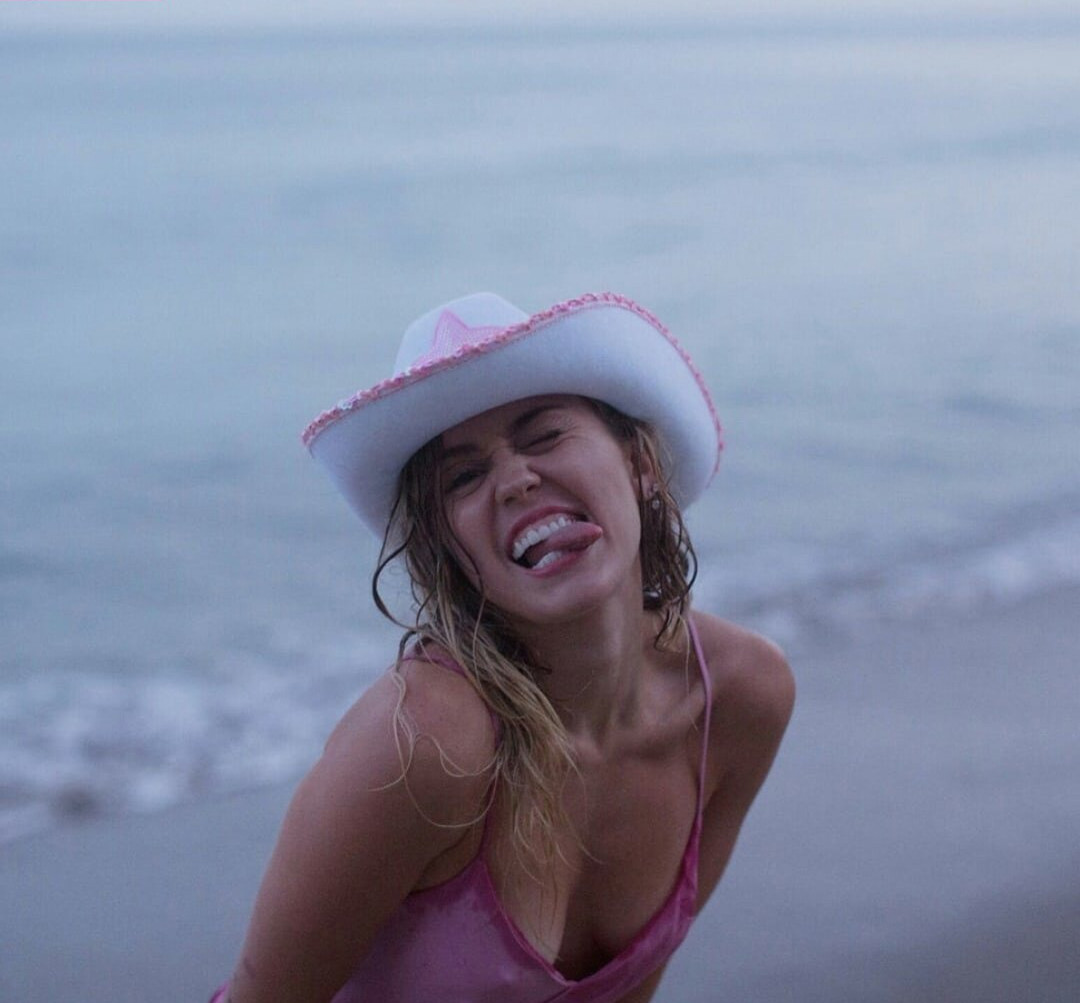 miley-cyrus Nude Leaks OnlyFans Photos #2661 - LeakJerk