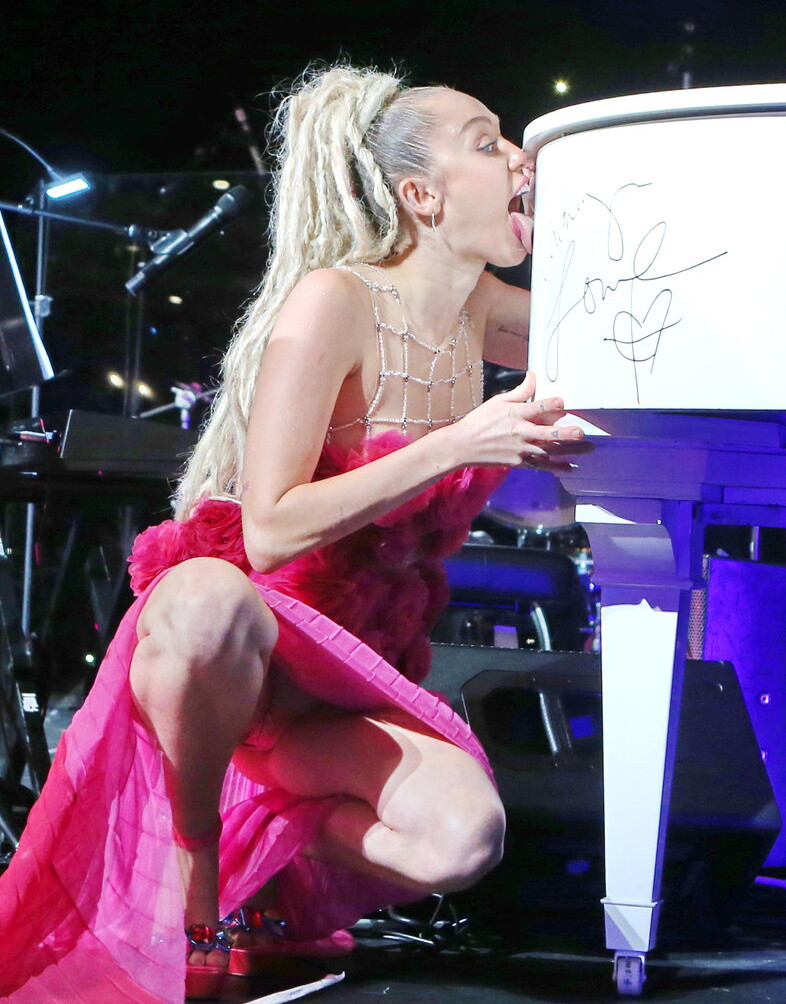 miley-cyrus gallery photo #271