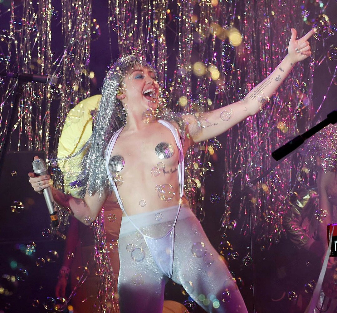 miley-cyrus Nude Leaks OnlyFans Photos #2706 - LeakJerk