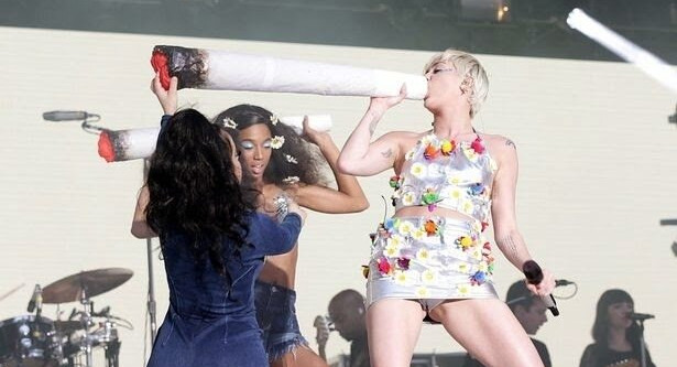 miley-cyrus gallery photo #272