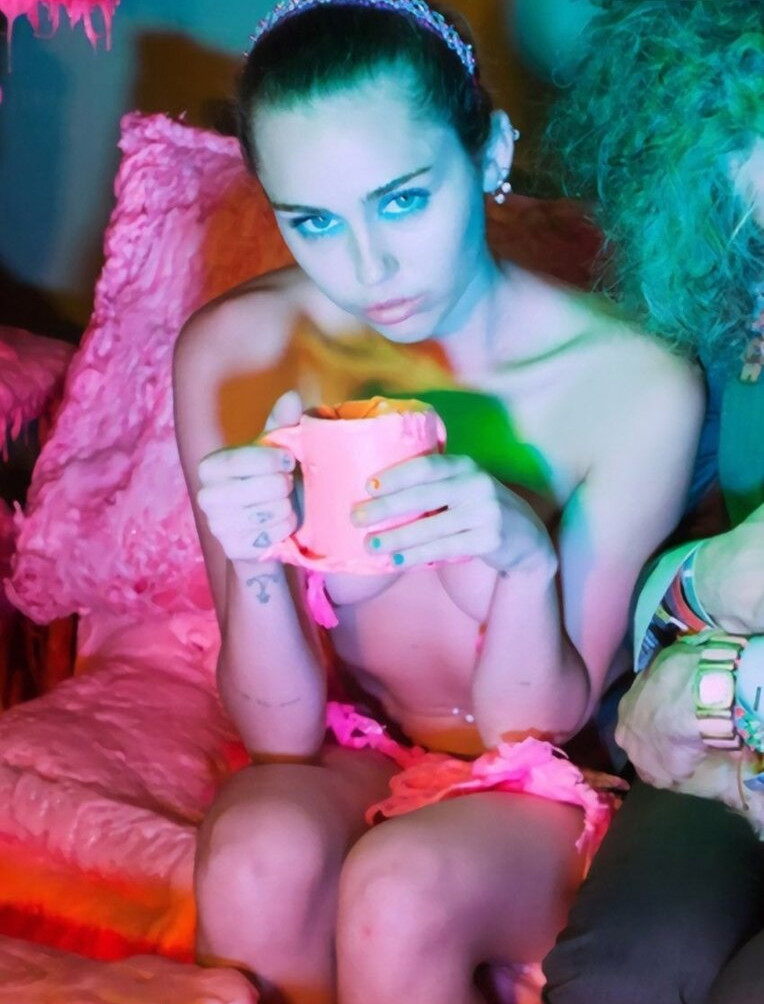 miley-cyrus gallery photo #348