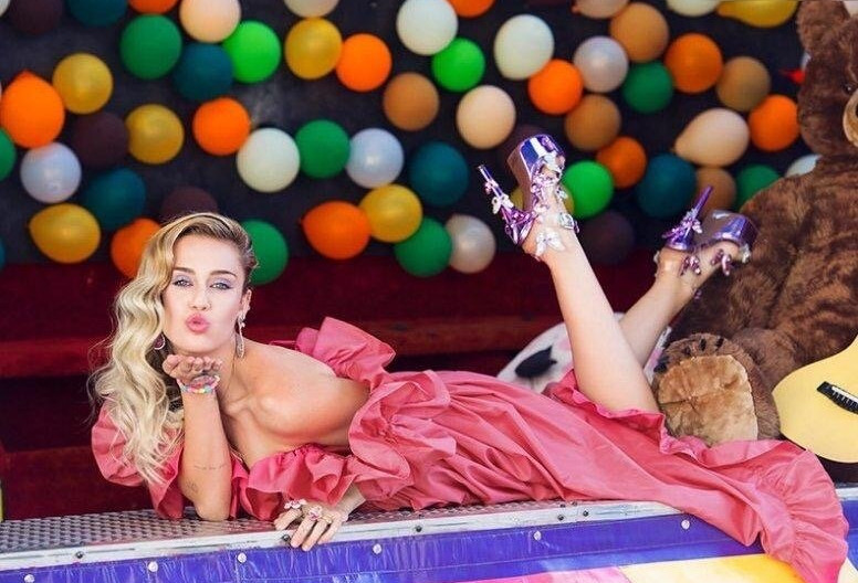 miley-cyrus gallery photo #420