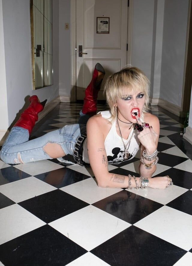 miley-cyrus gallery photo #422