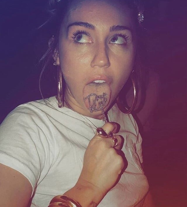 miley-cyrus gallery photo #443