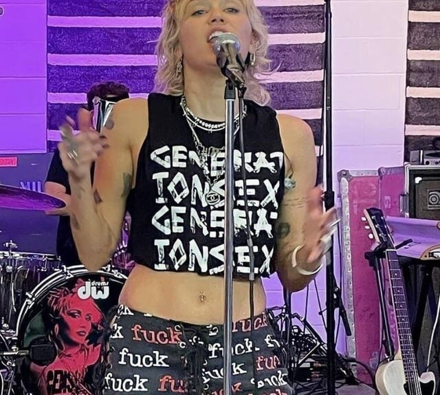 miley-cyrus gallery photo #610