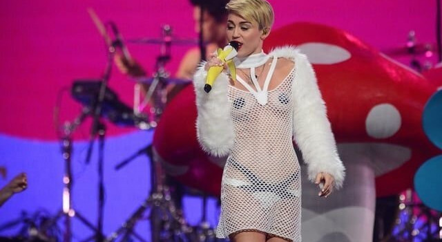 miley-cyrus gallery photo #617