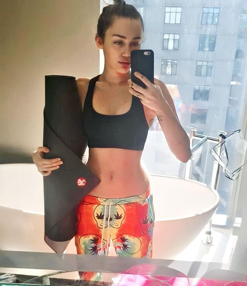 miley-cyrus gallery photo #671