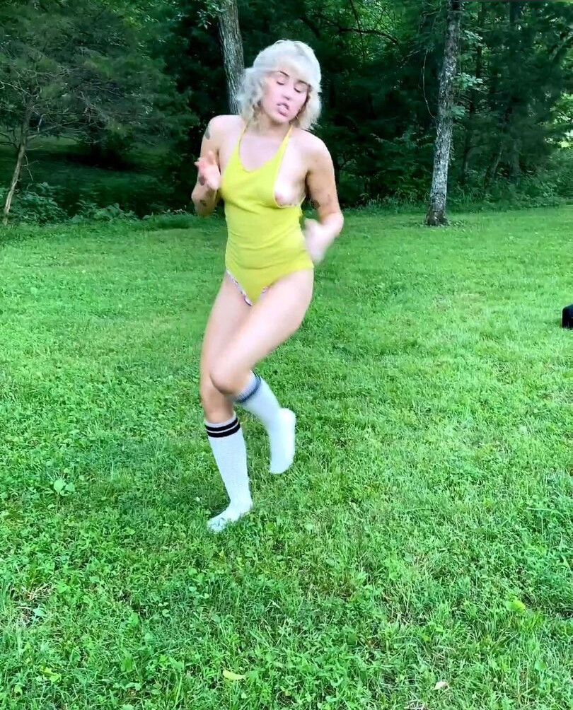 miley-cyrus gallery photo #972