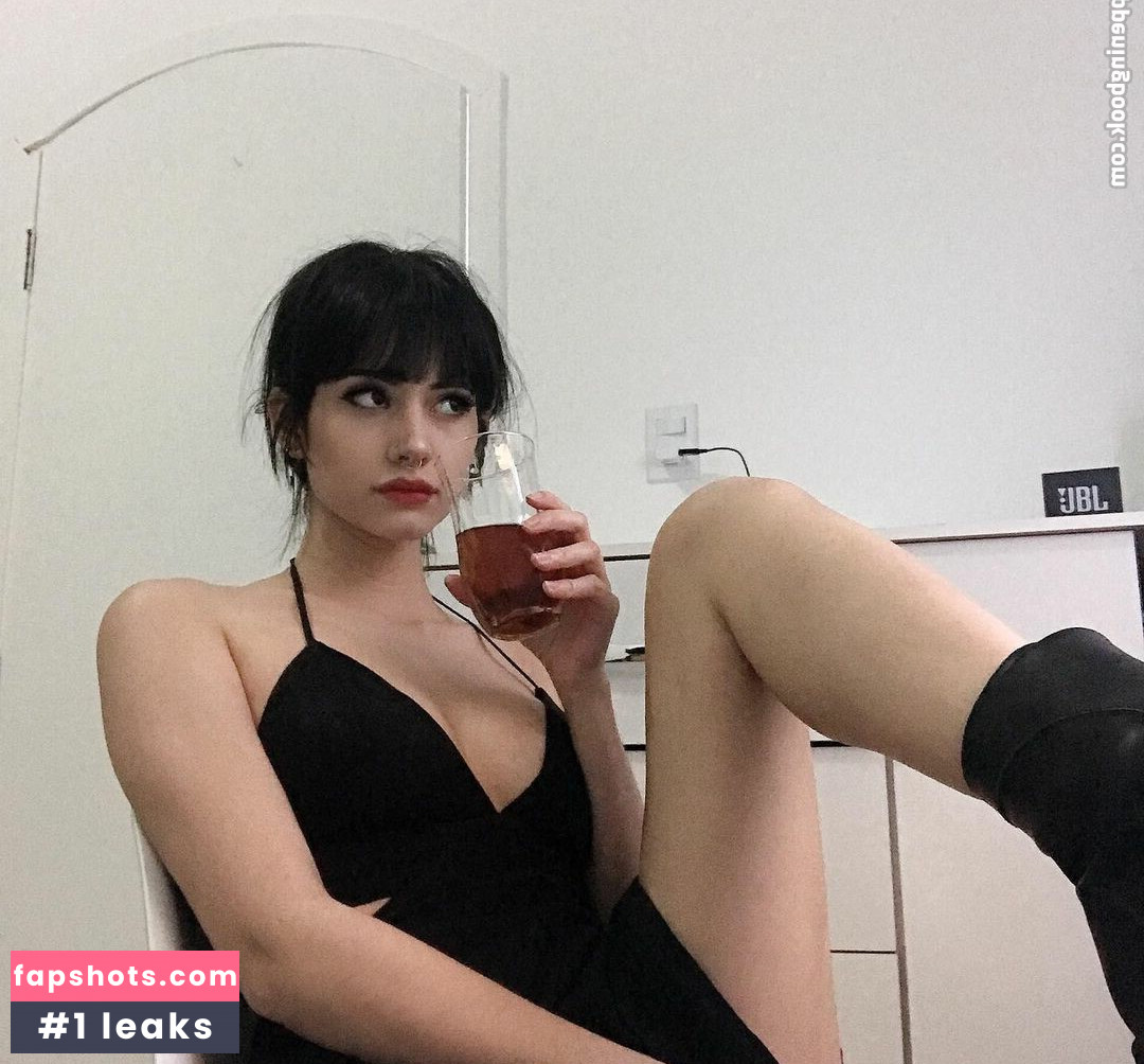 Milkyroth nude babe gallery