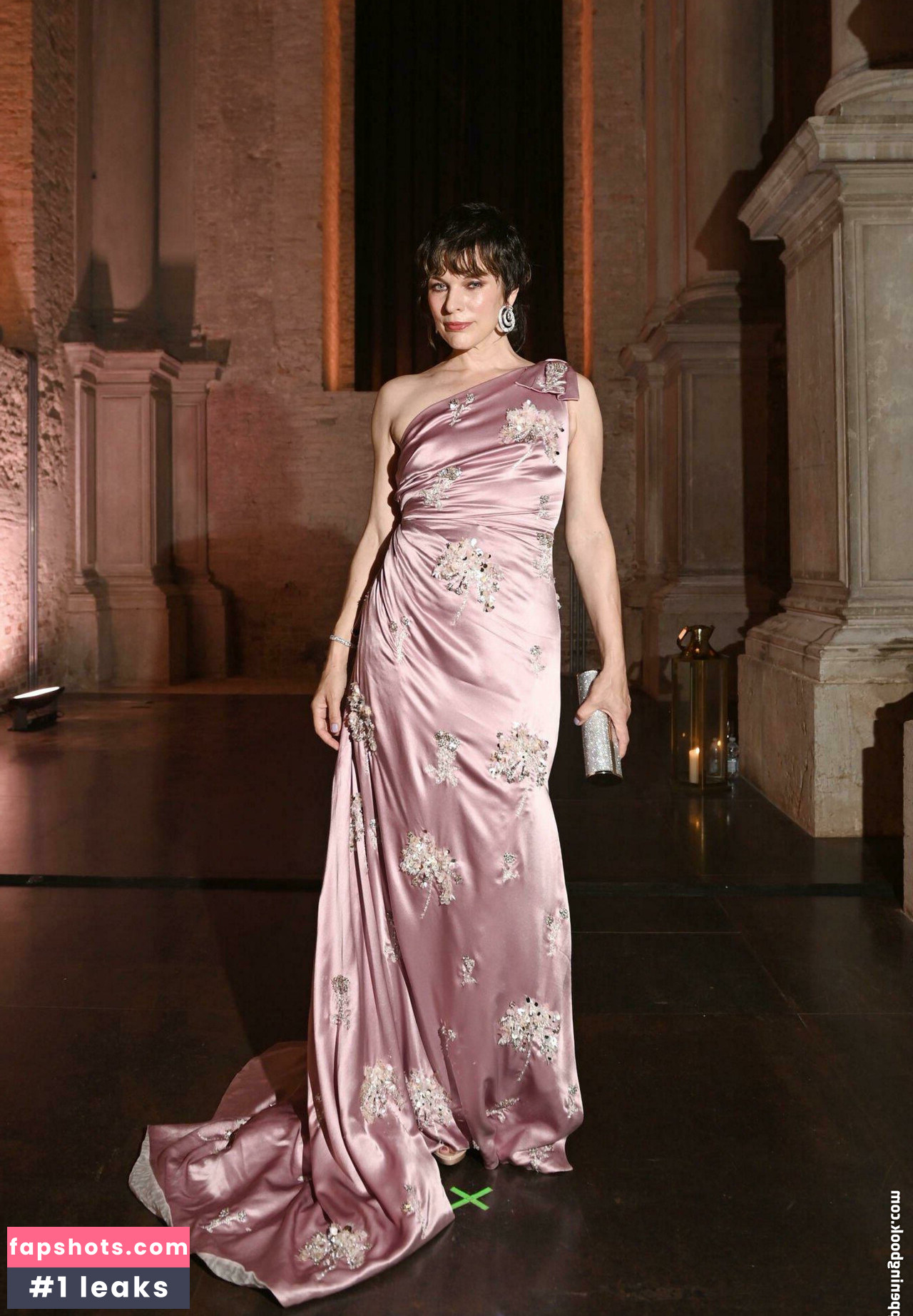 Milla Jovovich gallery photo #99