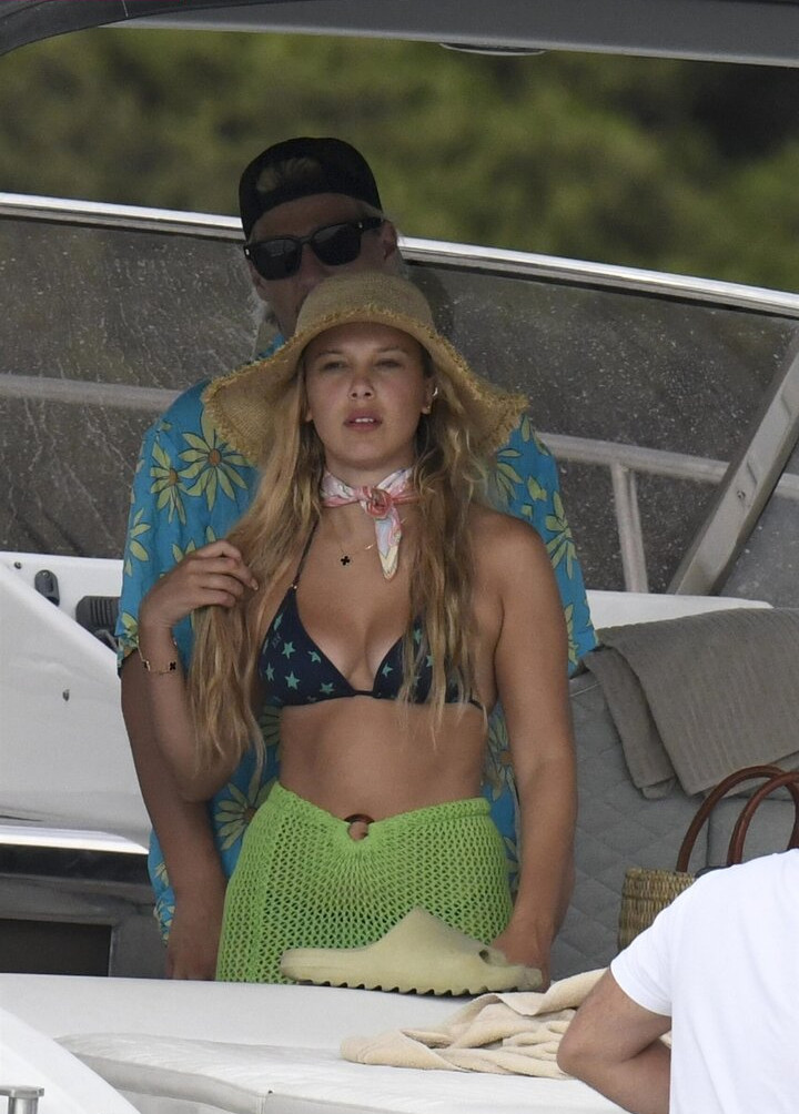 millie-bobby-brown-1 gallery photo #1041