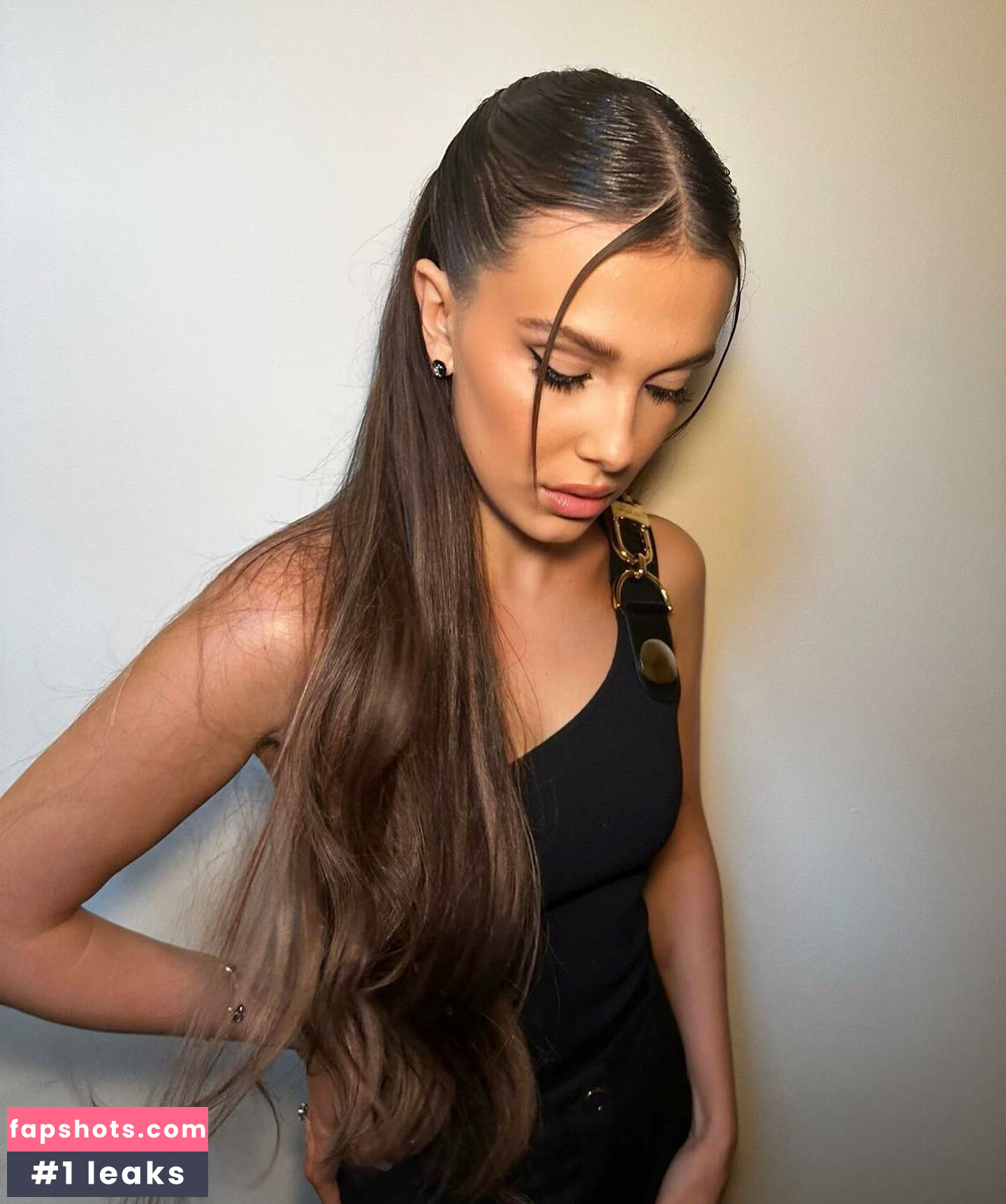 Millie Bobby Brown Nacktheit OnlyFans Fotos #1047 - Fapshots