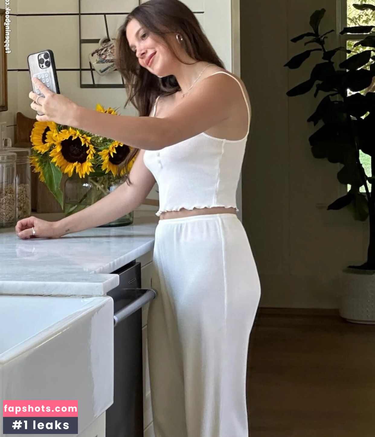 Millie Bobby Brown gallery photo #697