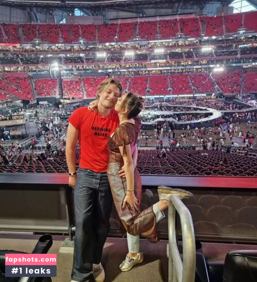 Millie Bobby Brown gallery photo #2000