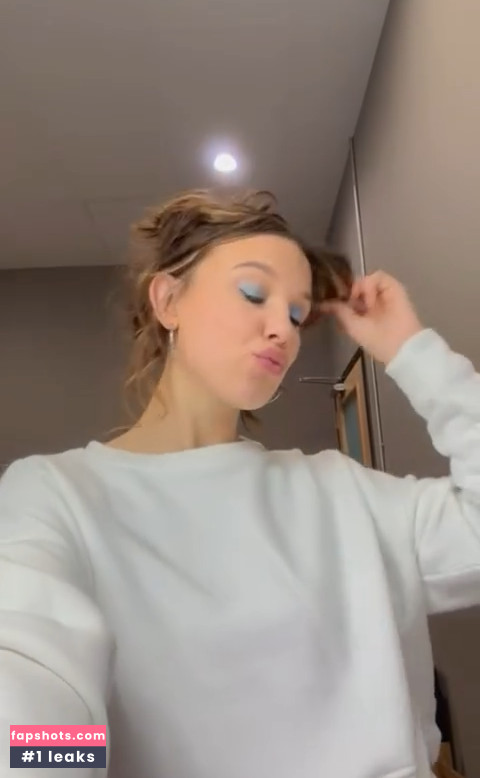 Millie Bobby Brown gallery photo #993