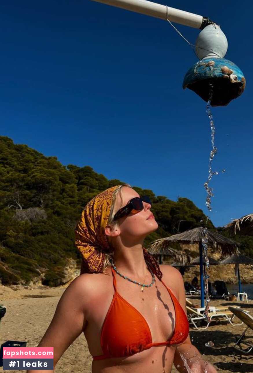 Millie Gibson gallery photo #108