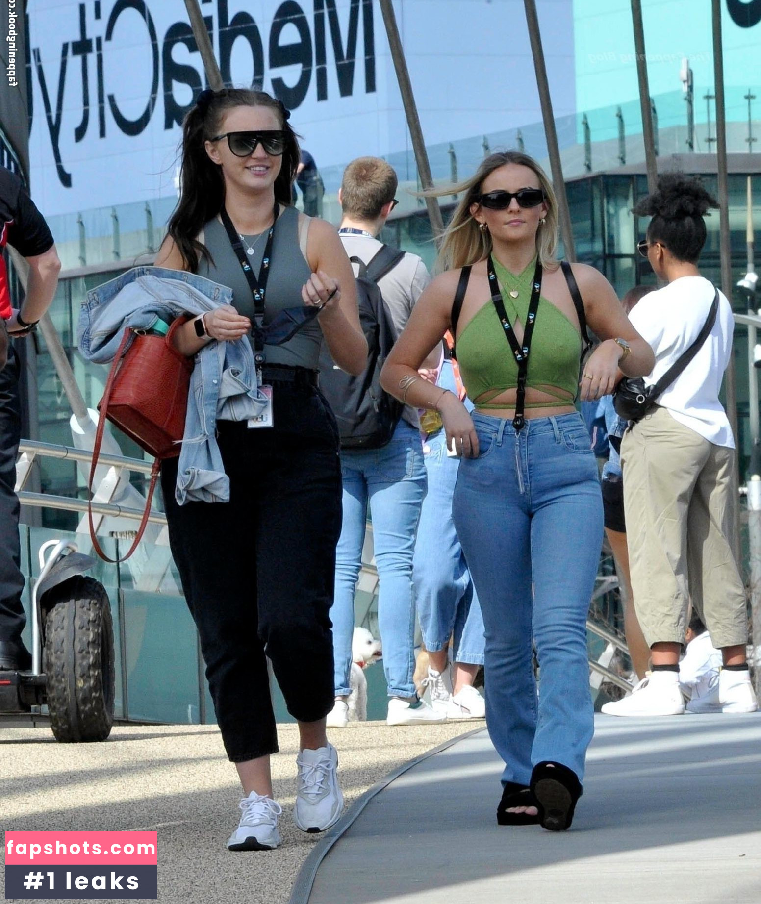 Millie Gibson gallery photo #170