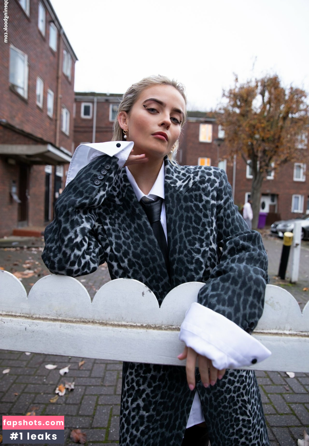 Millie Gibson gallery photo #71