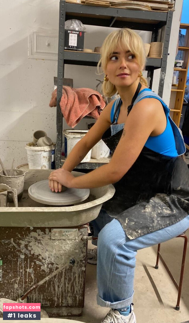 Millie Gibson gallery photo #81