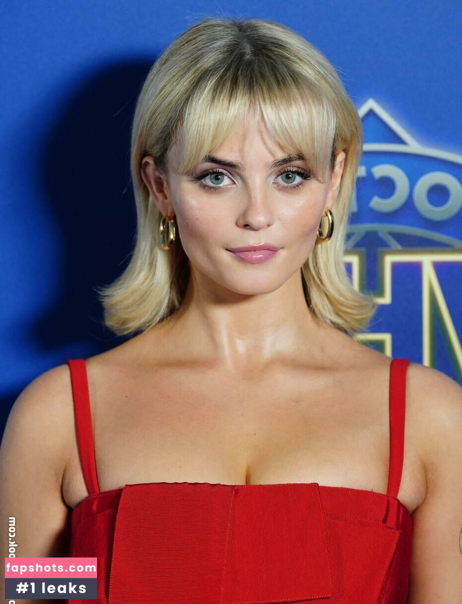 Millie Gibson gallery photo #86