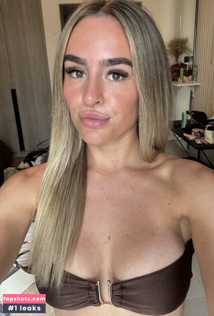 Millie Thomson gallery photo #4