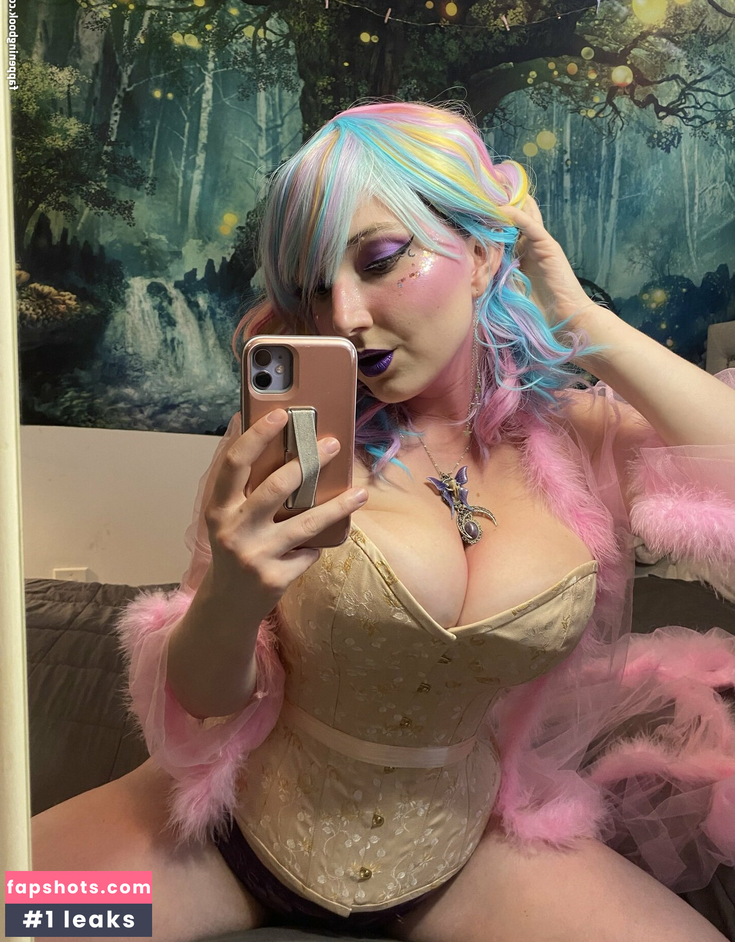 Mim Turner nude babe gallery