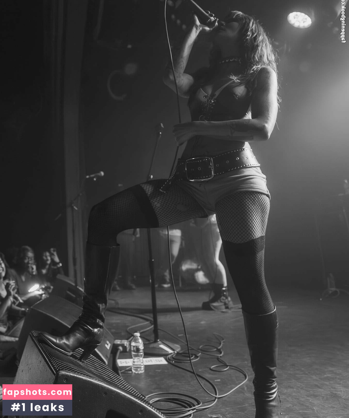 Mimi Doe gallery photo #4