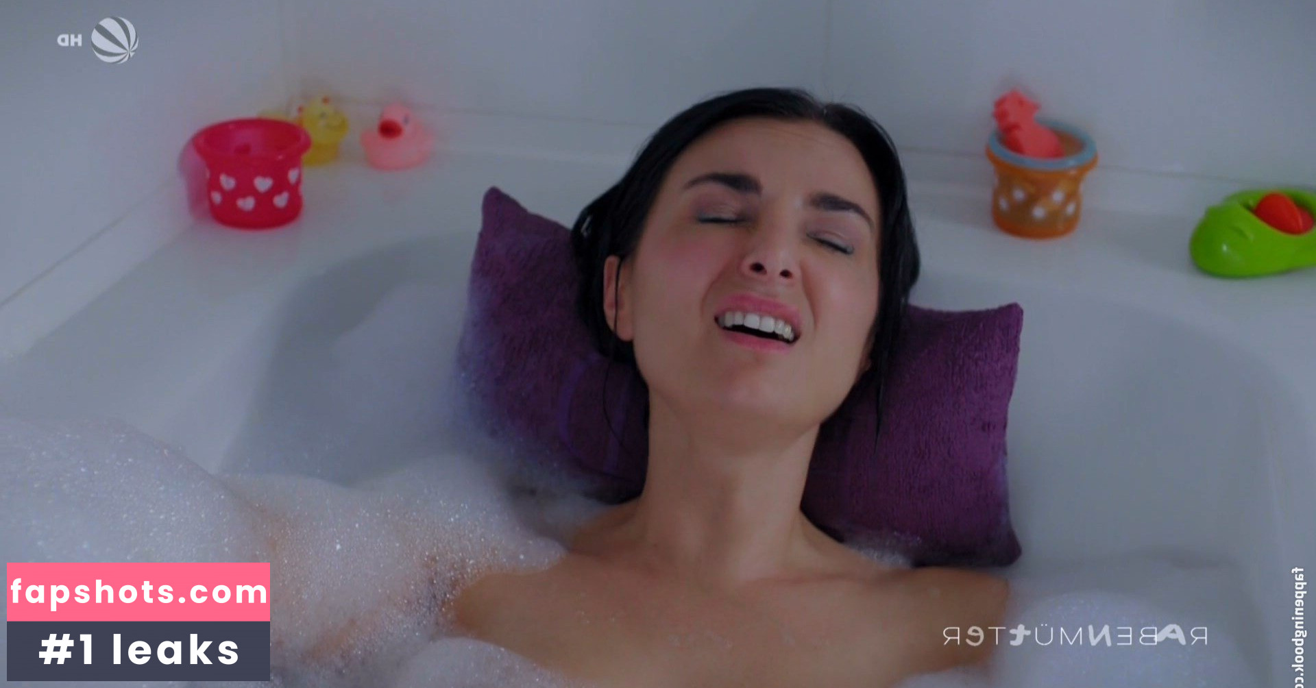 Mimi Fiedler gallery photo #25