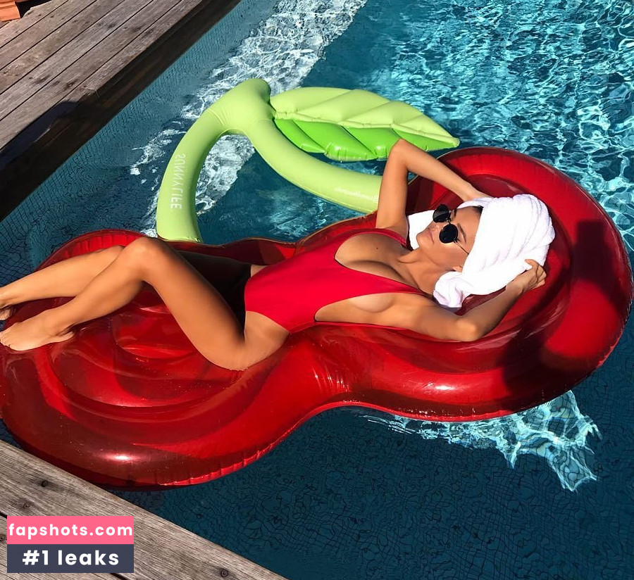 Mimi Perkins gallery photo #14