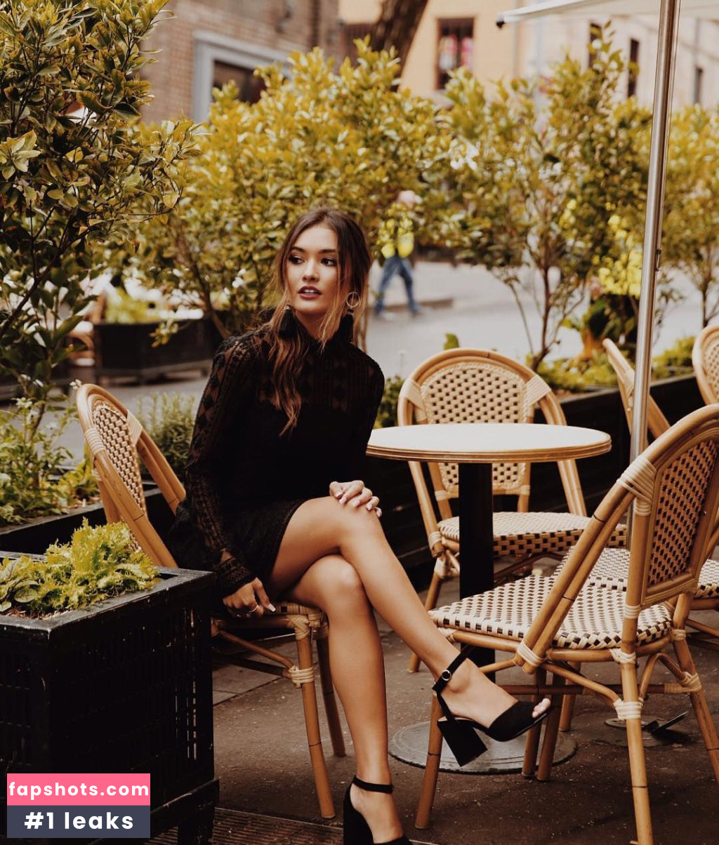 Mimi Perkins gallery photo #32