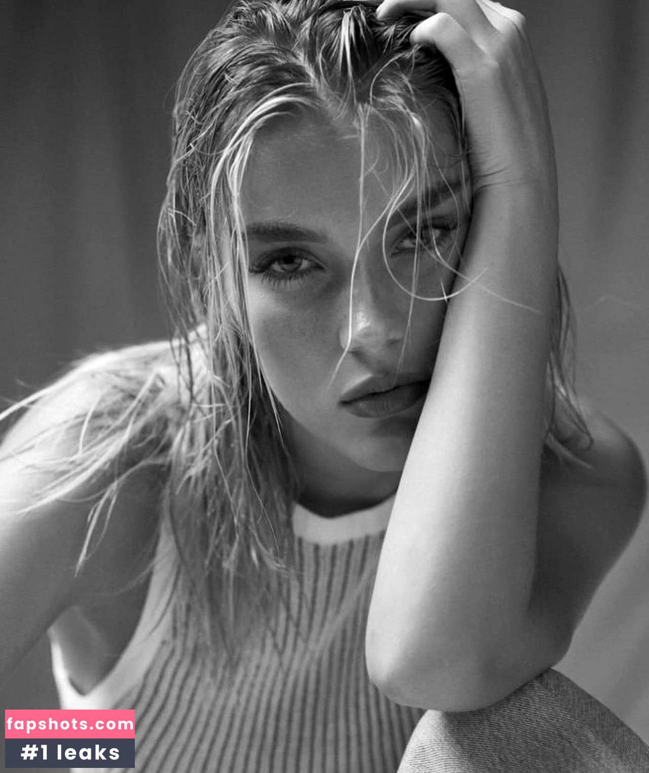 Mimi Slinger gallery photo #23