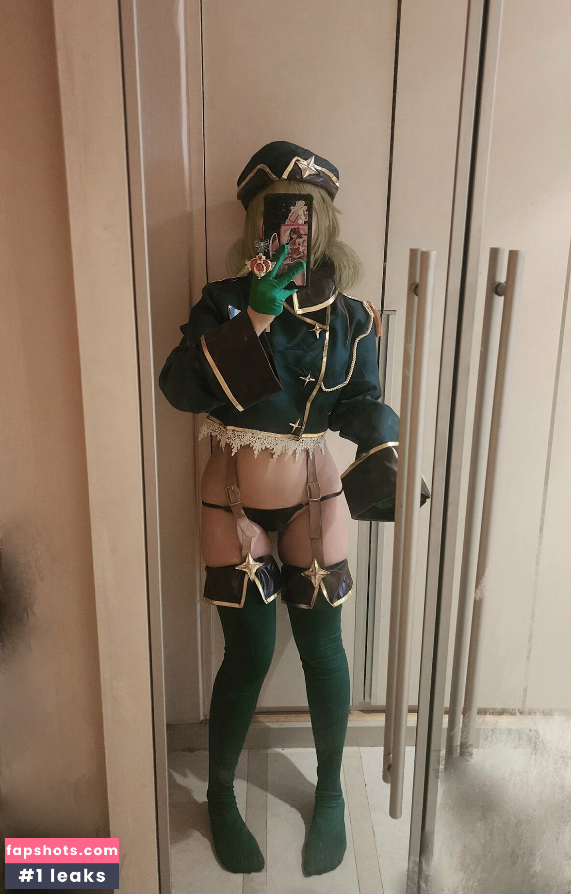 min_cosplay gallery photo #2