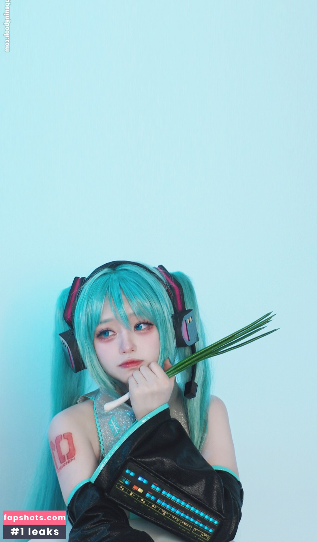 min_cosplay gallery photo #19