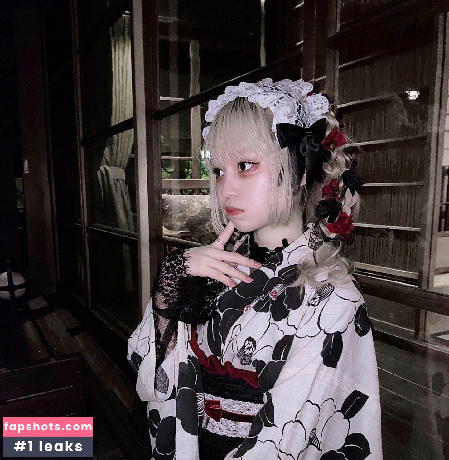 min_cosplay nude babe gallery