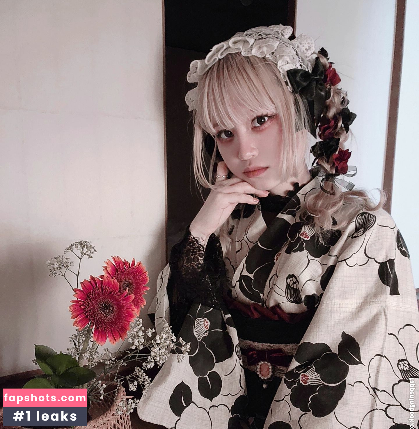 min_cosplay gallery photo #23