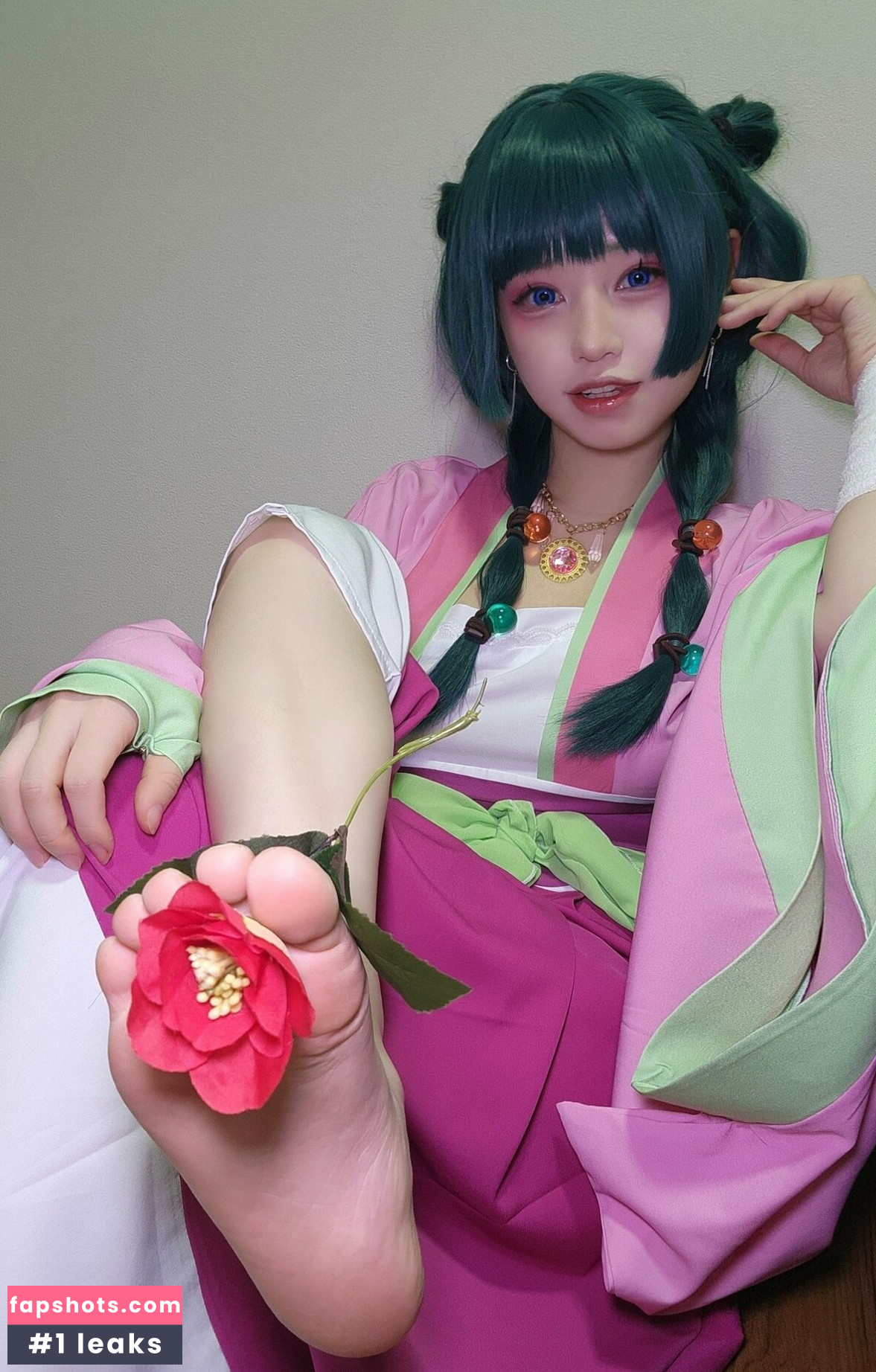 min_cosplay gallery photo #9