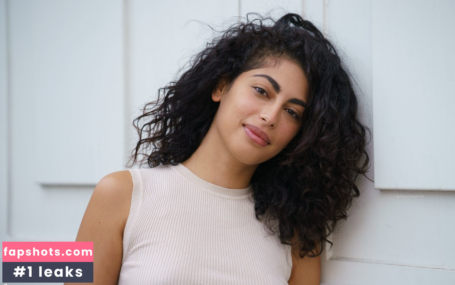 Mina El Hammani gallery photo #3