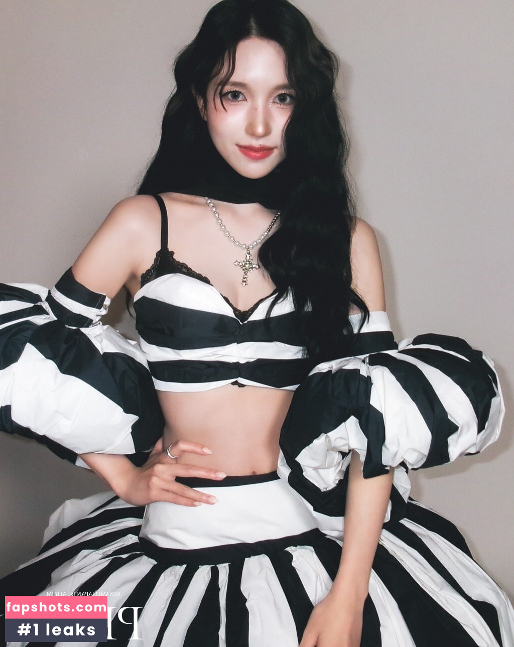 Mina Myoi gallery photo #3