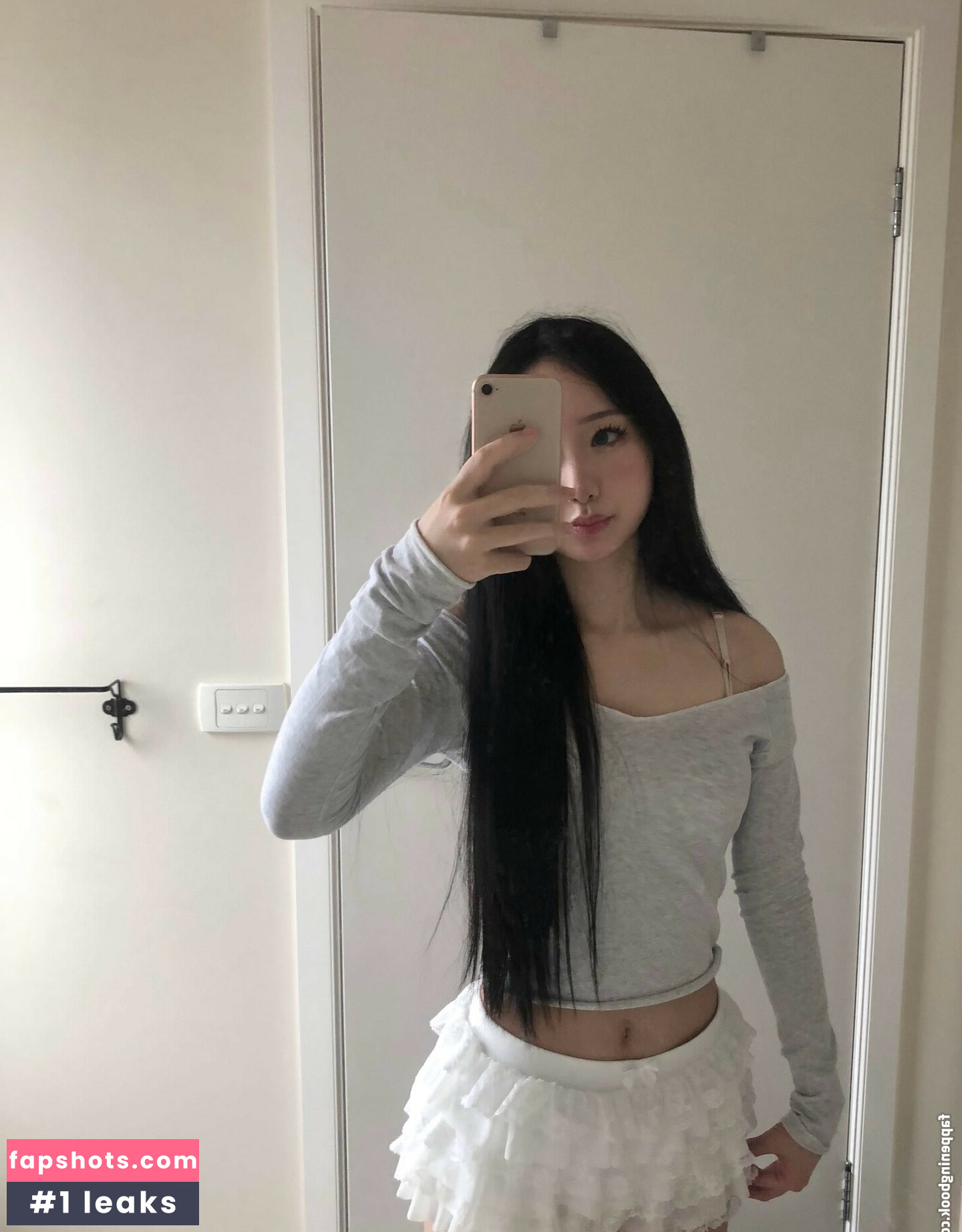 Mina gallery photo #4