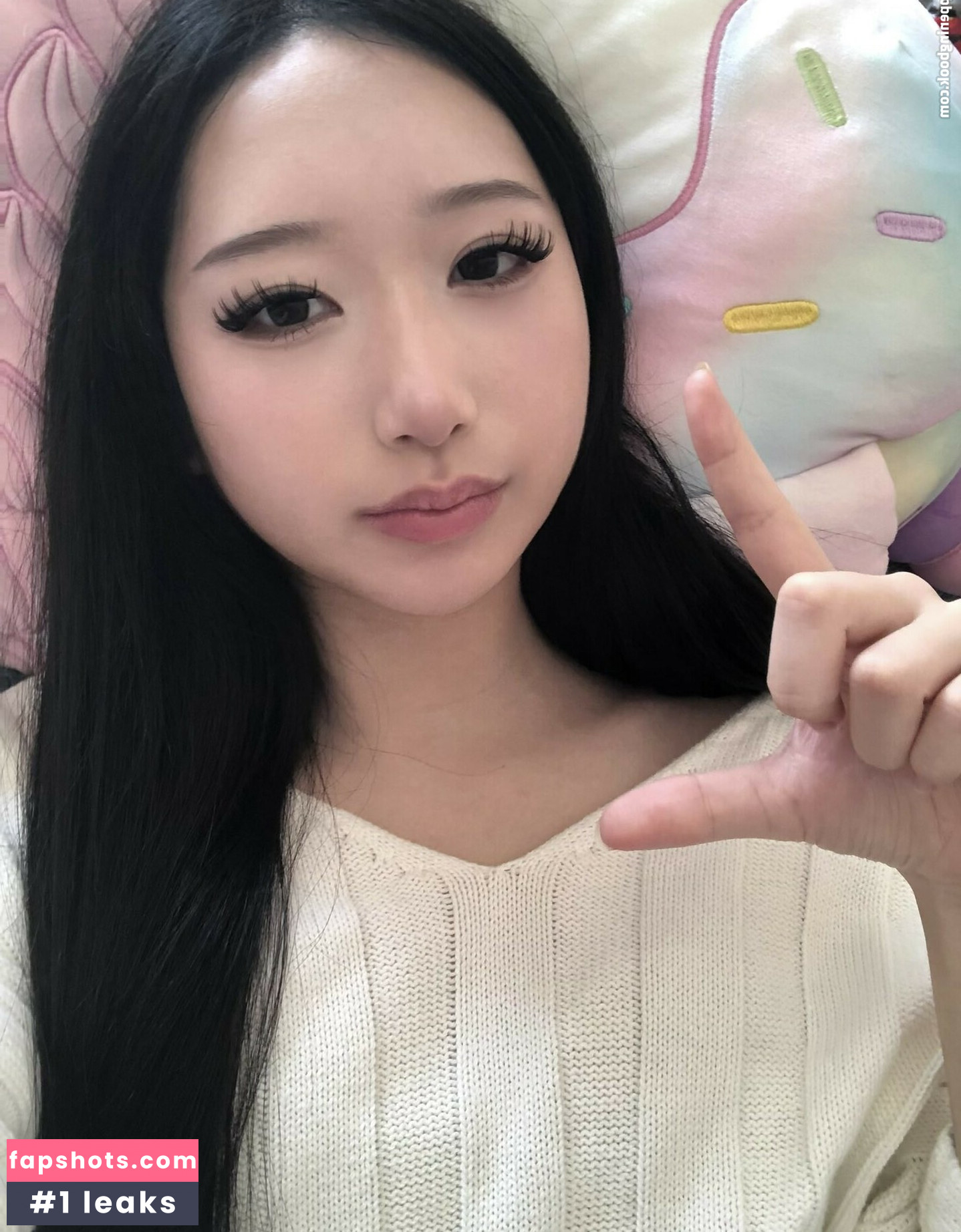 Mina gallery photo #5